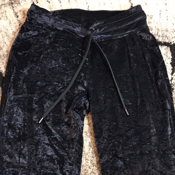 💙Lululemon Black Ready To Crush Velvet Joggers - Picture 4 of 13